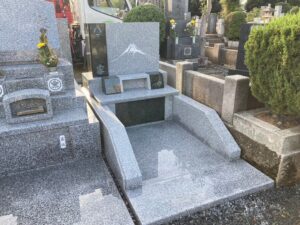 八柱霊園 2024年8月施工。大切な人を偲ぶ、逞しさと安らぎの墓石完成 4