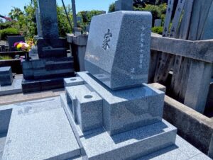 八柱霊園 2025年7月施工事例「奥様を想い建立。カンボジア産の御影石を使用した洋型墓石」完成6