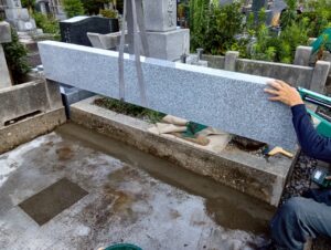 八柱霊園 2025年7月施工事例「奥様を想い建立。カンボジア産の御影石を使用した洋型墓石」施工写真1