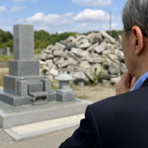 墓じまい後の墓石はどこへ？ “格安処分”に潜む不法投棄リスクとは_リード文