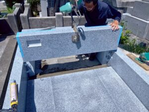 八柱霊園 2025年7月施工事例「奥様を想い建立。カンボジア産の御影石を使用した洋型墓石」施工写真6