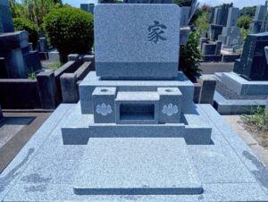 八柱霊園 2025年7月施工事例「奥様を想い建立。カンボジア産の御影石を使用した洋型墓石」完成4