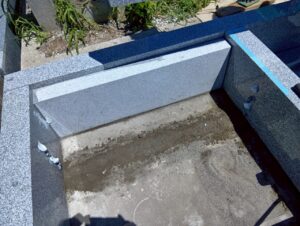 八柱霊園 2025年7月施工事例「奥様を想い建立。カンボジア産の御影石を使用した洋型墓石」施工写真4