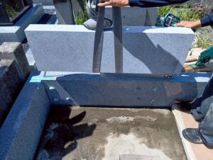 八柱霊園 2025年7月施工事例「奥様を想い建立。カンボジア産の御影石を使用した洋型墓石」施工写真3