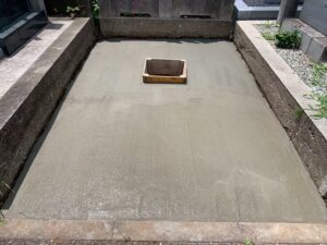 八柱霊園 2025年7月施工事例「奥様を想い建立。カンボジア産の御影石を使用した洋型墓石」基礎工事4