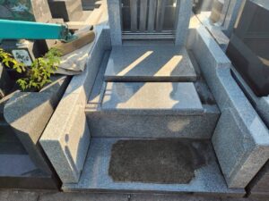 南柏霊園 2025年8月施工事例「未建立だった石碑を新設。外柵はクリーニングで美しさを回復」施工前