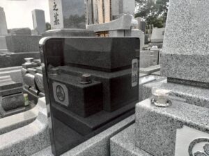 南柏霊園 2025年9月施工事例「生前に想いをかたちに-白い御影石による寿綾墓石の建立」完成06