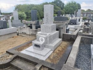 八千代市 2025年7月施工「外柵はそのままに。和型墓石を新設して整えるお墓」完成3