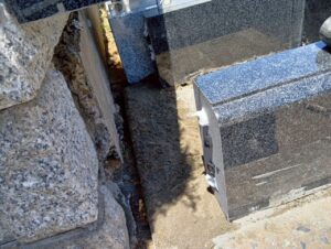 八柱霊園 2025年8月施工事例「桜の彫刻が映える和モダン墓石「色葉」。想いをかたちにした建立」施工風景6