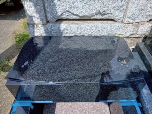 八柱霊園 2025年8月施工事例「桜の彫刻が映える和モダン墓石「色葉」。想いをかたちにした建立」施工風景8