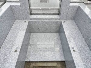 南柏霊園 2025年9月施工事例「生前に想いをかたちに-白い御影石による寿綾墓石の建立」施工風景14