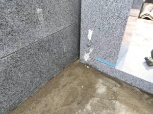 南柏霊園 2025年9月施工事例「生前に想いをかたちに-白い御影石による寿綾墓石の建立」施工風景03