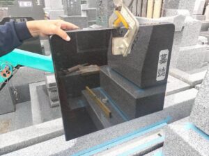 南柏霊園 2025年9月施工事例「生前に想いをかたちに-白い御影石による寿綾墓石の建立」施工風景19