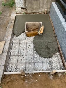 八柱霊園 2025年8月施工事例「桜の彫刻が映える和モダン墓石「色葉」。想いをかたちにした建立」基礎工事4