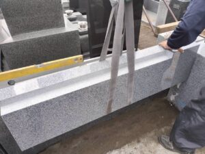 南柏霊園 2025年9月施工事例「生前に想いをかたちに-白い御影石による寿綾墓石の建立」施工風景08