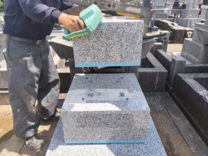 八千代市 2025年7月施工「外柵はそのままに。和型墓石を新設して整えるお墓」施工風景7