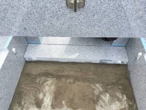 南柏霊園 2025年9月施工事例「生前に想いをかたちに-白い御影石による寿綾墓石の建立」施工風景05