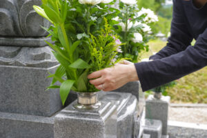 八柱霊園の夏は蜂に注意！安全にお墓参りをするための対策ガイド3
