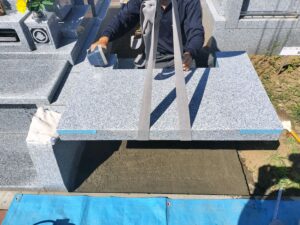 南柏霊園 2026年7月施工事例「シンプルで長く安心してお参りできるお墓を」据付工事1