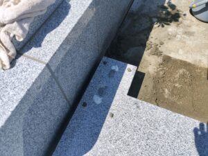 南柏霊園 2026年7月施工事例「シンプルで長く安心してお参りできるお墓を」据付工事2